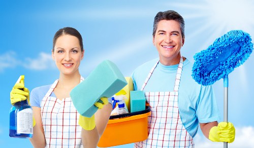 Local technician carrying out oven cleaning in a Belsizepark flat